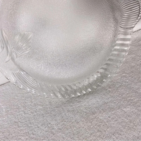Vintage Clear & Frosted Glass Fish Plate Platter - Picture 6 of 11